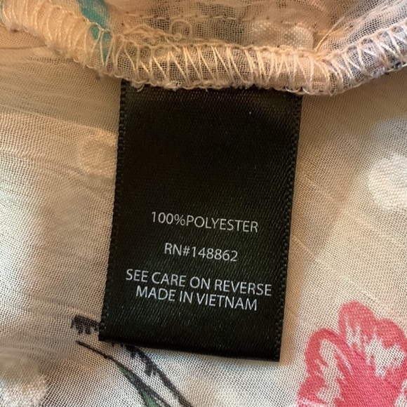 3-$30 Torrid size 4 long sheer floral top - Picture 5 of 5